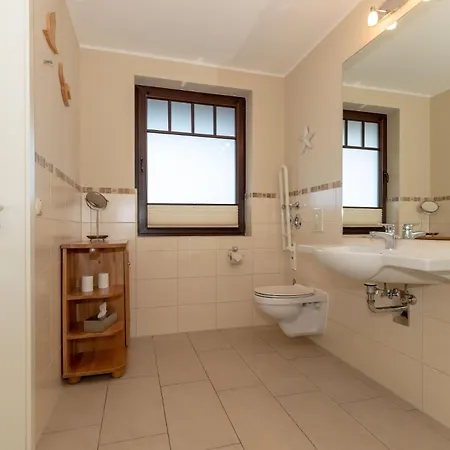 Urlaubstraeume-am-meer-wohnung-6-8-9808 Apartment Kuehlungsborn